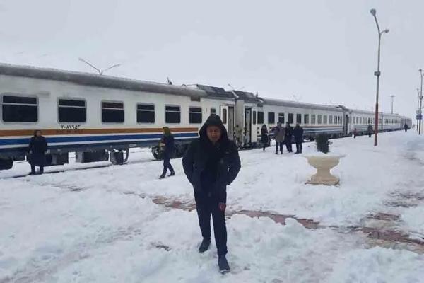 حذف تعدادی از قطارهای محور تهران ، مشهد به علت سرما ، مسافران چه نمایند؟